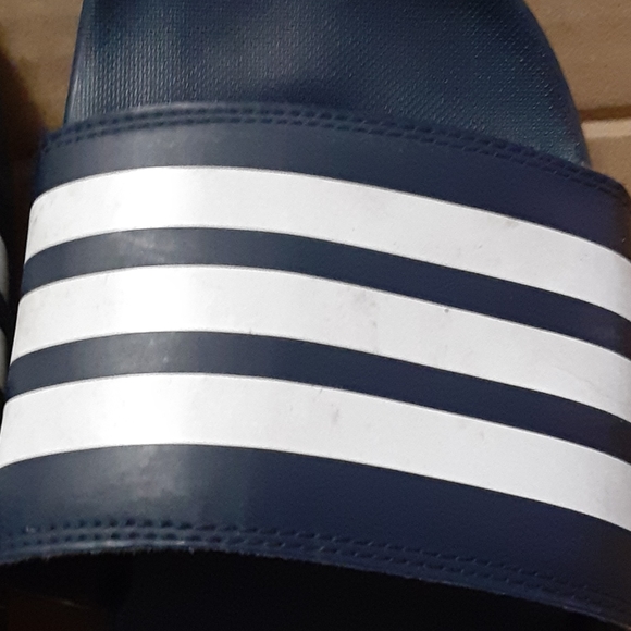 Adidas "Adilette" mens size 7 slides/sandals - Picture 3 of 16